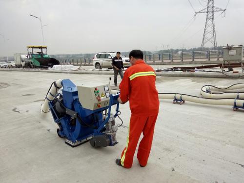 橋面打毛機